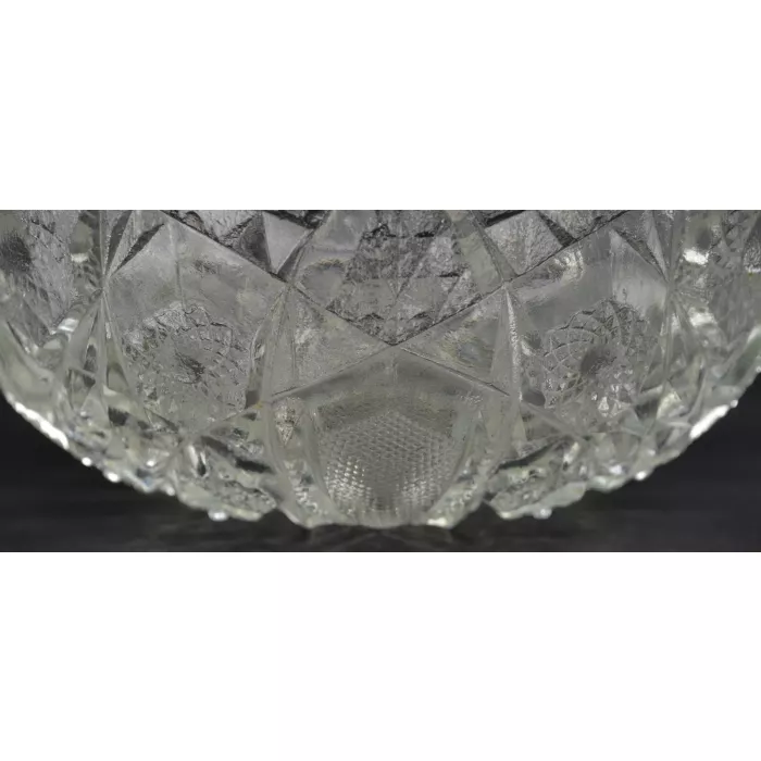 Clear Cut Glass Shield Pattern Scalloped Fruit Bowl - 8" Wide