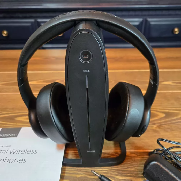 Insignia NS-HAWHP2 RF Wireless Over the Ear Headphones Black