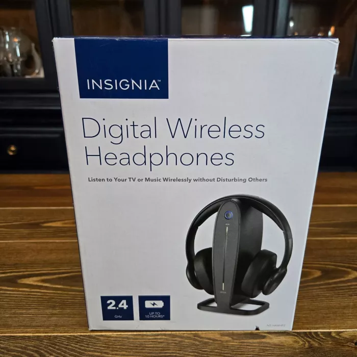 Insignia NS-HAWHP2 RF Wireless Over the Ear Headphones Black