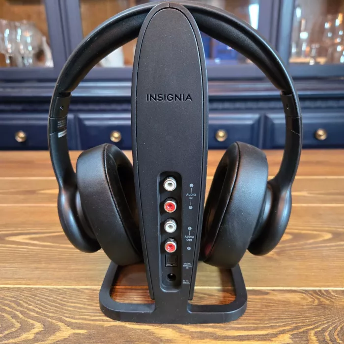 Insignia NS-HAWHP2 RF Wireless Over the Ear Headphones Black