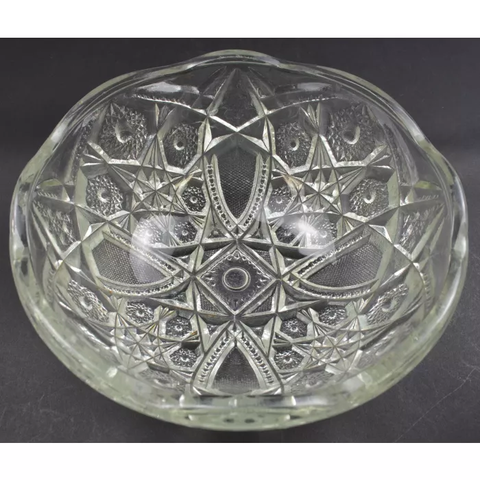 Clear Cut Glass Shield Pattern Scalloped Fruit Bowl - 8" Wide