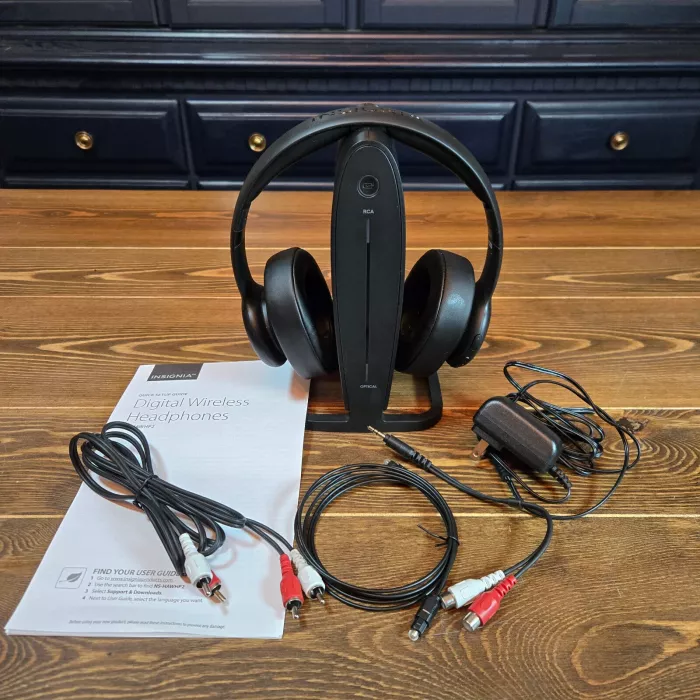 Insignia NS-HAWHP2 RF Wireless Over the Ear Headphones Black