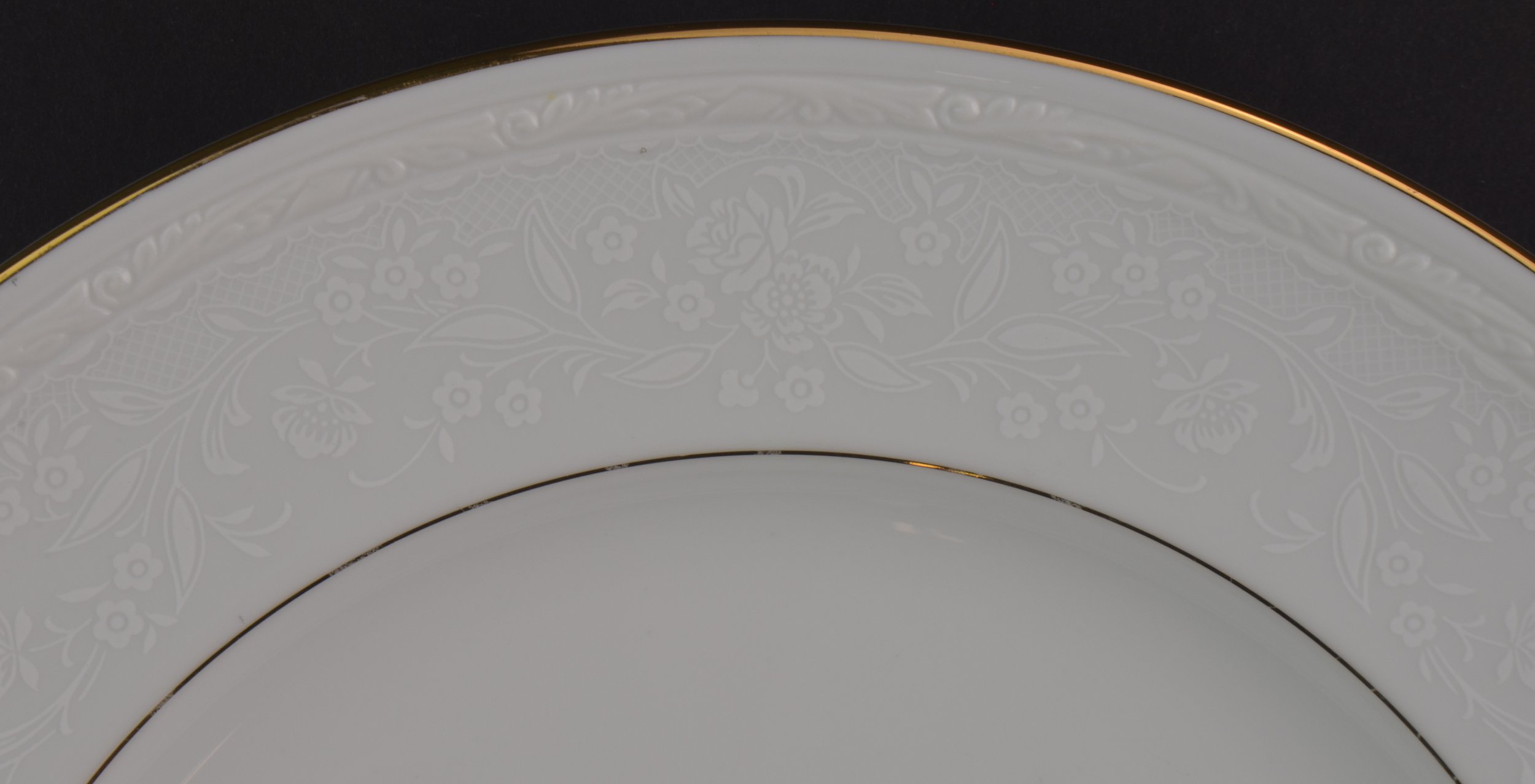Noritake - White Scapes Collection - Whitecliff Pattern 4083 - Dinner Plate