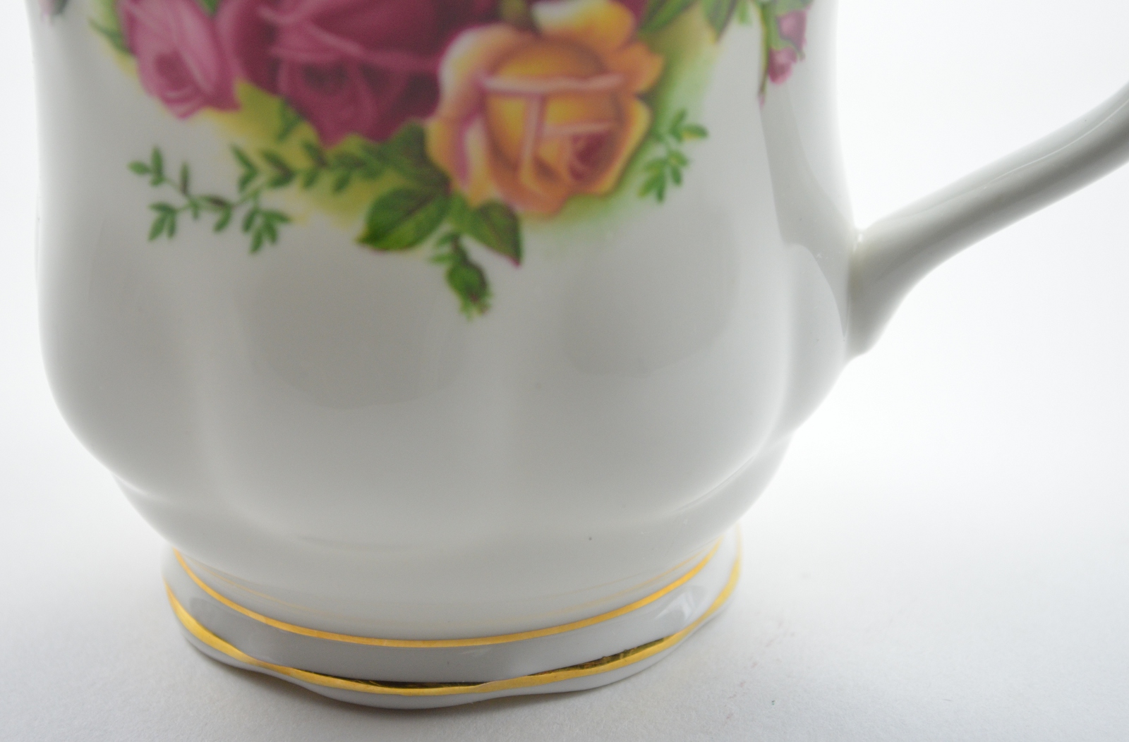 Royal Albert - Old Country Roses - Scalloped Footed Mug - Bone China - 1962